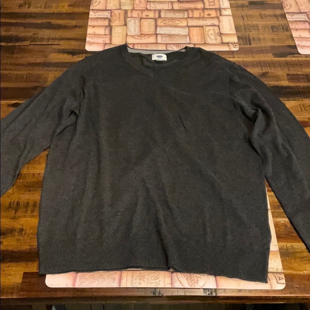 Men’s large v neck sweater.